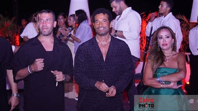 عمرو سعد يتصدر التريند بعد حضور حفل شقيقه بمهرجان مراسي | صور