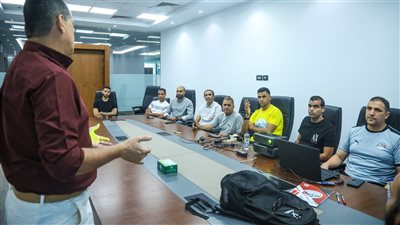 مصدر: أوسكار رويز لم يناقش محمد معروف في لقطة طرد محمد هاني خلال اجتماع الحكام