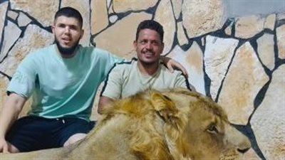 شغال عندي من 17 سنة.. أول تعليق من الليبي صاحب فيديو مزاح الأسد مع عامل مصري بليبيا | خاص