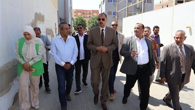 محافظ سوهاج يتفقد المنطقة الصناعية بسوهاج الجديدة.. ويوجّه بدعم المستثمرين وتوفير فرص عمل للشباب