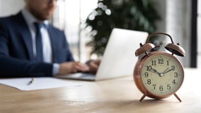 تبدأ خلال ساعات.. مواعيد العمل الشتوية للمحلات والمقاهي والمطاعم