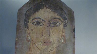 متحف ألارد بيرسون بأمستردام يعرض لوحة مومياوية نادرة لامرأة من مصر القديمة