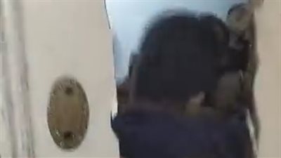 ضبط 4 أشقاء بتهمة الاعتداء على عمهم المسن وبناته داخل منزله في المحلة الكبرى