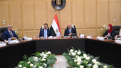 النقل والزراعة تبحثان التوسع في تصنيع الزبيب وتوطين صناعة الكتان لتعزيز الصناعات الوطنية