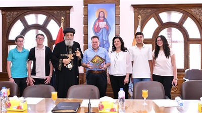 البابا تواضروس يلتقي الأمانة العامة للمستشفيات القبطية بالإسكندرية