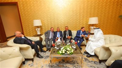 محافظ جنوب سيناء يعقد لقاءات مع خبراء الإعلام العربي لبحث آليات الترويج للسياحة المستدامة وجذب الاستثمارات