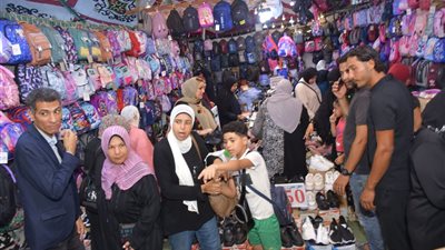تخفيضات تصل لـ40%.. إقبال كبير على معرض الأدوات المدرسية في بورسعيد| صور