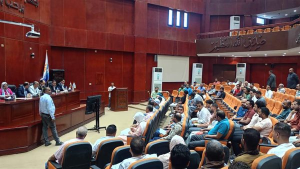 بيع 11 محلًا تجاريًا