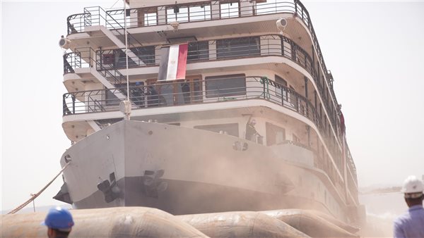 تدشين باخرة 