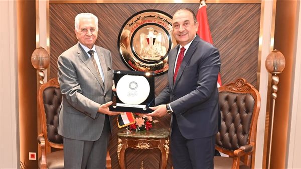 خلال التوقيع