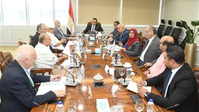 وزير الإسكان يبحث مع جمعية مستثمري 6 أكتوبر طلباتهم ومقترحاتهم
