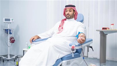 ولي العهد السعودي يتبرع بالدم ويطلق حملة وطنية 