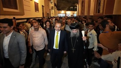 محافظ أسيوط يشارك الأقباط الليلة الختامية لاحتفالات صوم السيدة العذراء بدير درنكة