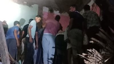 بعد مصرع أب ونجليه.. جهات التحقيق تعاين منزل طهطا المنهار بسوهاج