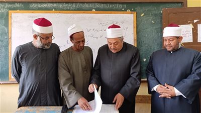 رئيس المعاهد الأزهرية يتابع سير امتحانات الدور الثاني للثانوية بأسوان