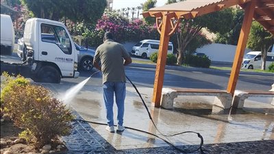 رفع 15 طن قمامة وتراكمات خلال حملات نظافة مكثفة بالأقصر