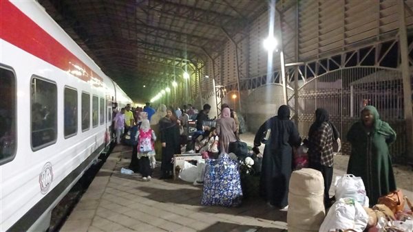 قطار السودانيين يصل