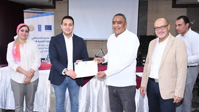 نائب محافظ الفيوم يُكرم المشاركين بالبرنامج التدريبي حول مشروعات التنمية الاقتصادية المحلية