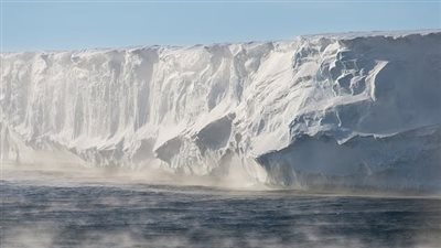  لغز حيّر العلماء منذ 400 عام.. ما قصة البحر المتوهج؟ 