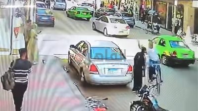 وقع من قوة الصفعة.. والدة شاب من ذوي الهمم المعتدى عليه بالمنوفية: عايزة حقه