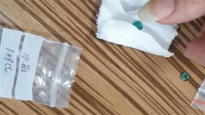 جمارك مطار القاهرة تحبط محاولات تهريب عملات أثرية ومخدرات وزمرد 