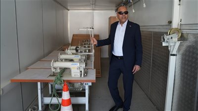  قبل انطلاقهما غدًا.. وزير العمل يتفقد وحدتي تدريب مهني متنقلة في قرى الغربية