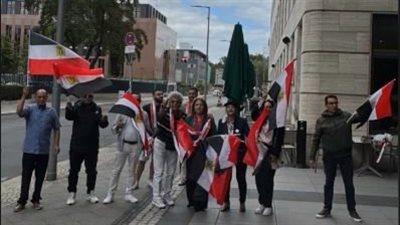 رئيس الجالية المصرية في ألمانيا لـ القاهرة 24: ذهبنا بأعلام بلدنا إلى سفارتنا ببرلين لحمايتها