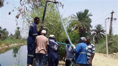غلق 3 منافذ عشوائية.. حل مشكلة ضعف مياه الشرب في قرى بإدفو 