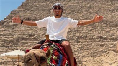 بعد تألقه مع الزمالك.. البرازيلي خوان بيزيرا يزور الأهرامات رفقه أسرته 