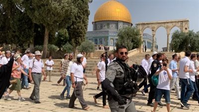 عشرات المستوطنين يقتحمون المسجد الأقصى بحماية شرطة الاحتلال