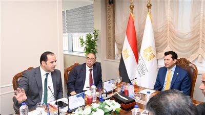 وزير الرياضة ومحافظ بورسعيد يتابعان معدلات تنفيذ ستاد المصري 