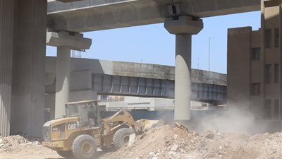 رفع 500 طن مخلفات أسفل محور الفريق كمال عامر ومحيط مستشفى بولاق الدكرور