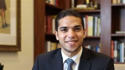 في أول تعليق بعد أزمته الأخيرة.. عبد الرحمن خالد مصمم فيديو المتحف المصري: الشمس مينفعش يتمنع نورها