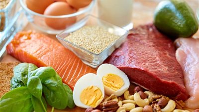 أطعمة يومية تزيد الالتهاب في الجسم وبدائل صحية لتقليل الضرر