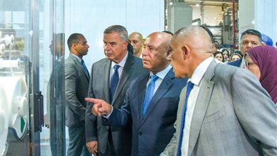 كامل الوزير: مستعدون لإزالة أي تحديات فنية أو إدارية تواجه المستثمرين الصناعيين