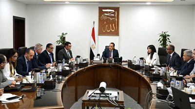 رئيس الوزراء يُتابع الإجراءات والموقف التنفيذي لمشروعات تحلية مياه البحر