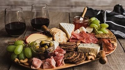 دراسة تحدد أطعمة تساهم في زيادة التعب والرغبة في القيلولة خلال فترات النهار