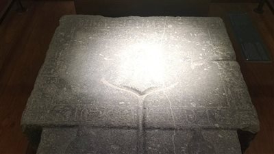 المتحف المصري يعرض منضدة قرابين نادرة للملك بسوسنس الأول