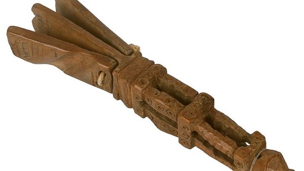 آلة موسيقية من العصر