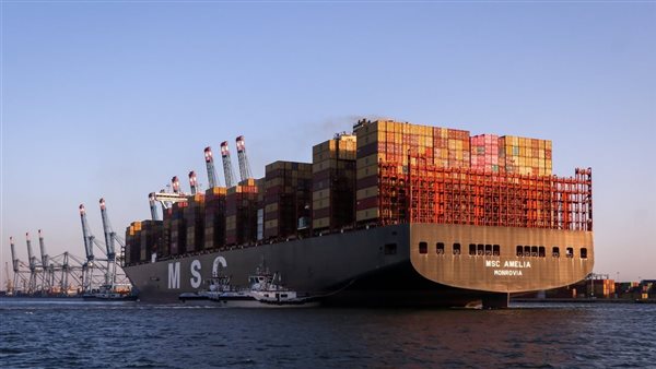 سفينة الحاويات العملاقة