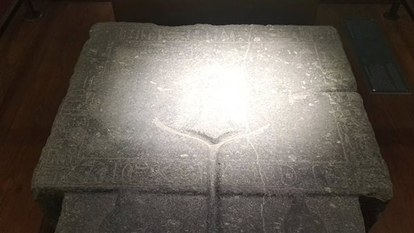 منضدة لتقديم القرابين