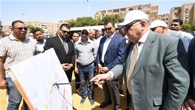 وزير الإسكان يتفقد مشروع السوق الحضارية بمدينة القاهرة الجديدة