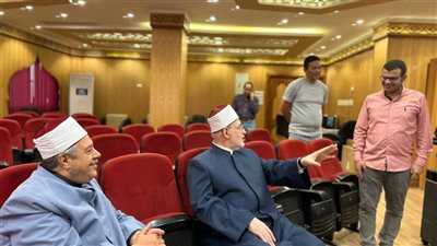 وكيل الأزهر ورئيس قطاع المعاهد يتابعان غرفة عمليات امتحانات الثانوية الأزهرية دور ثان