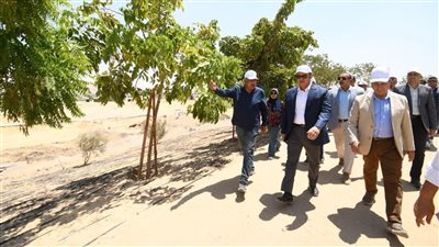 وزير الإسكان يختتم جولته بتفقد مكونات مشروع حدائق تلال الفسطاط بمصر القديمة 