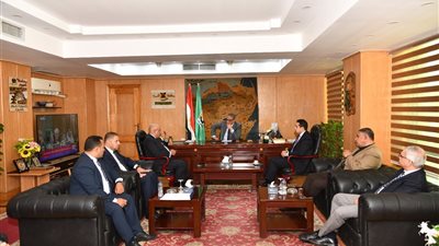 باستثمارات 50 مليون دولار.. محافظ الفيوم يبحث مقترح إنشاء مجمع صناعي للملابس الجاهزة بمنطقة كوم أوشيم 