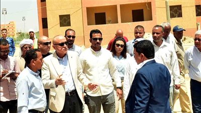 محافظ الأقصر يتفقد مشروع الإسكان الاجتماعي بمدينة الطود