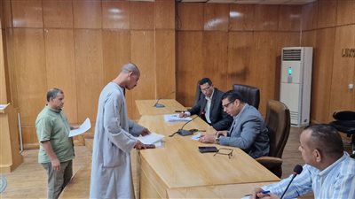 نائب محافظ الأقصر يستمع لشكاوى الأهالي في اللقاء المفتوح.. و40 طلبًا على مائدة النقاش