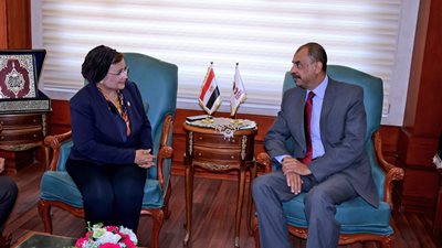 محافظ سوهاج يستقبل نائب وزير الصحة والسكان لمناقشة بعض الملفات الصحية