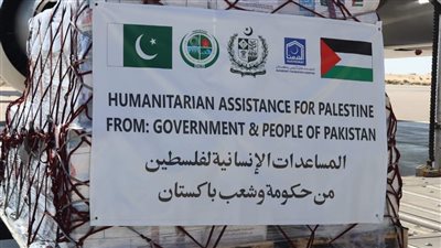 تحمل 100 طن مواد إغاثة لغزة.. وصول طائرة مساعدات باكستانية إلى مطار العريش 