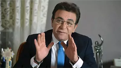 غياب أولاده.. سبب عدم تحديد موعد جنازة المذيع عاطف كامل